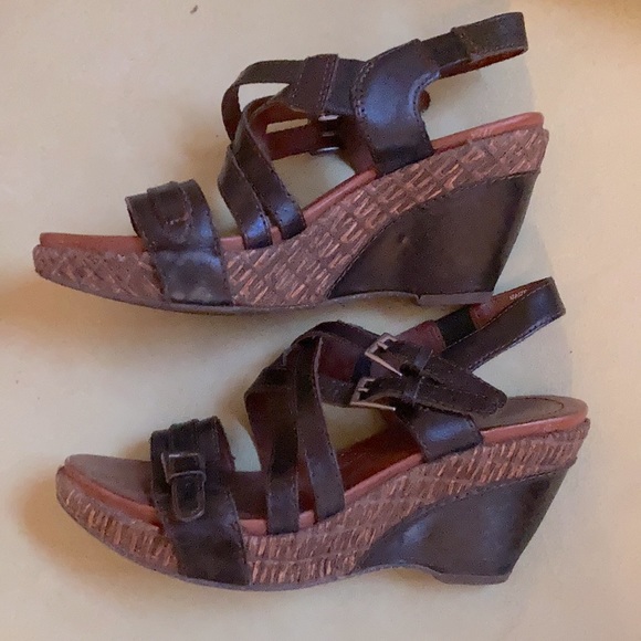 Women’s leather wedge strappy sandals - size 7 - Picture 2 of 6